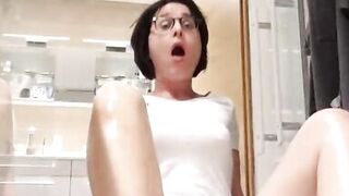 Milf squirt with roped boobs - 10 image