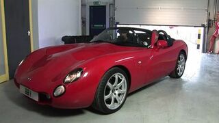 I pumped her in the washroom and this babe squirts like a wench - 1 image