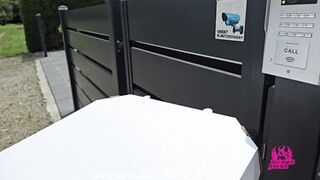 Pizza delivery man fuck milf in the pool while she was waiting for her husband. - 2 image