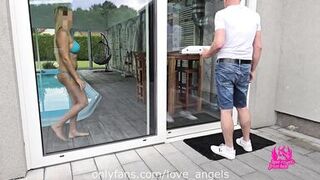 Pizza delivery man fuck milf in the pool while she was waiting for her husband. - 3 image