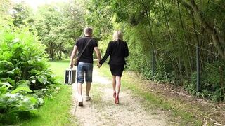 JE DEFONSE UNE COUGAR BLONDE AUX GROS SEINS NATURELS - 4 image