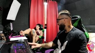 Tommy A Canaglia la scopa a pecora mentre la vacca mangia l'uva (Sborrata in Bocca finale) - 5 image