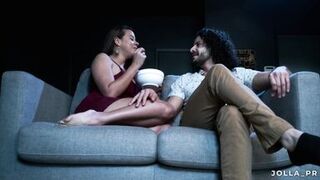 Echamos un polvo en el cine sin que la empleada se diera cuenta - 3 image