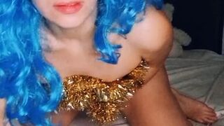 Horny Malvina masturbates until she squirts