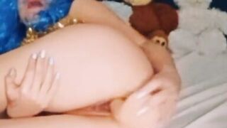 Horny Malvina masturbates until she squirts