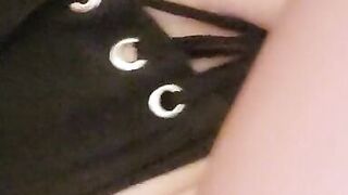 Milf Masterbates Until She Cums...Up close