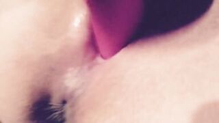 Pregnant MILF Masturbates until she Squirts