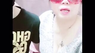 在直播盒子破解软件里录制的真实母子乱伦，买软件到我资料里查看号码 - 1 image