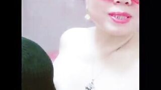 在直播盒子破解软件里录制的真实母子乱伦，买软件到我资料里查看号码 - 6 image