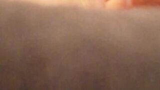 SteamyFountainSlut tries out her new fuckingmachine.