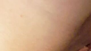 SteamyFountainSlut tries out her new fuckingmachine.