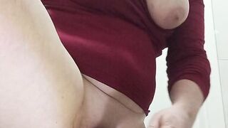 Hot stepmom squirts in the toilet - 2 image