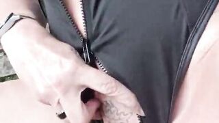 Julie squirts during car break