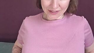 Amy Lustful Libertines and stepmom's MILF best friend get kinky with stepmom in a steamy JOI session - 5 image