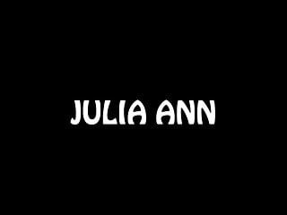 Mala maestra MILF Julia Ann le muestra cómo recibir crédito complementario