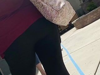 Pawg milf bubble wazoo in darksome leggings soft thick curvy butt